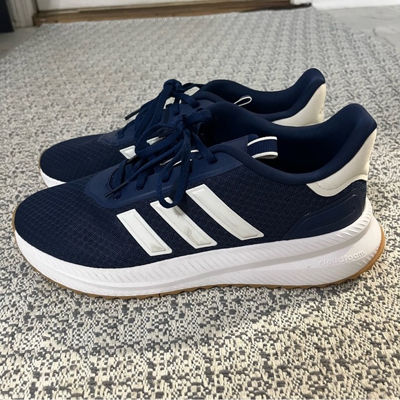 Men’s Adidas tennis shoes - Picture 3 of 6